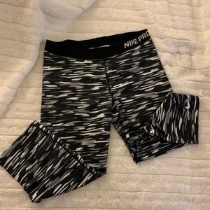 Nike Pro Capri Length Compression Pants